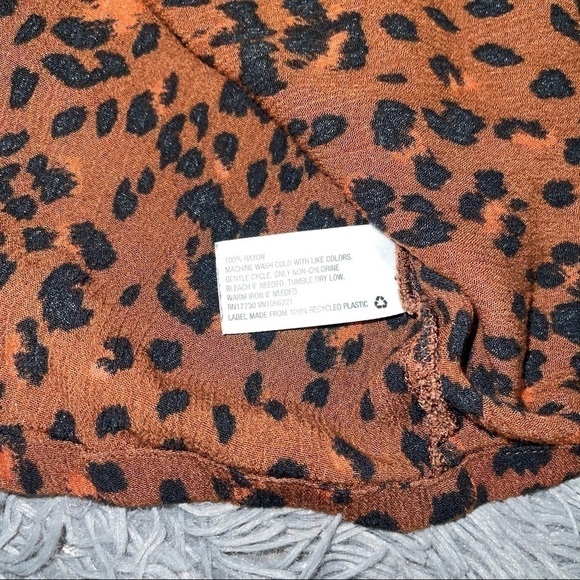 Mossimo Cold Shoulder Animal Print Top 5️⃣✖️3️⃣0️⃣ - Picture 7 of 7